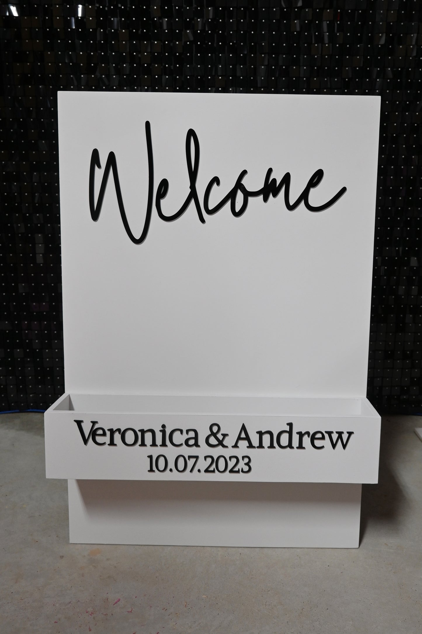 Welcome Signs with Letters / Custom Flower welcome sign / Flower box welcome sign / NO FLOWERS