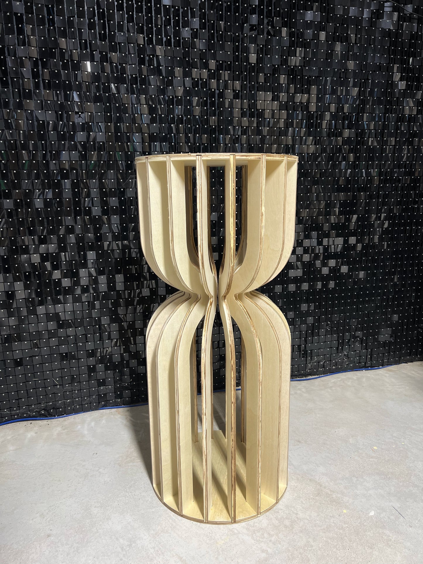 hourglass shape plinth
