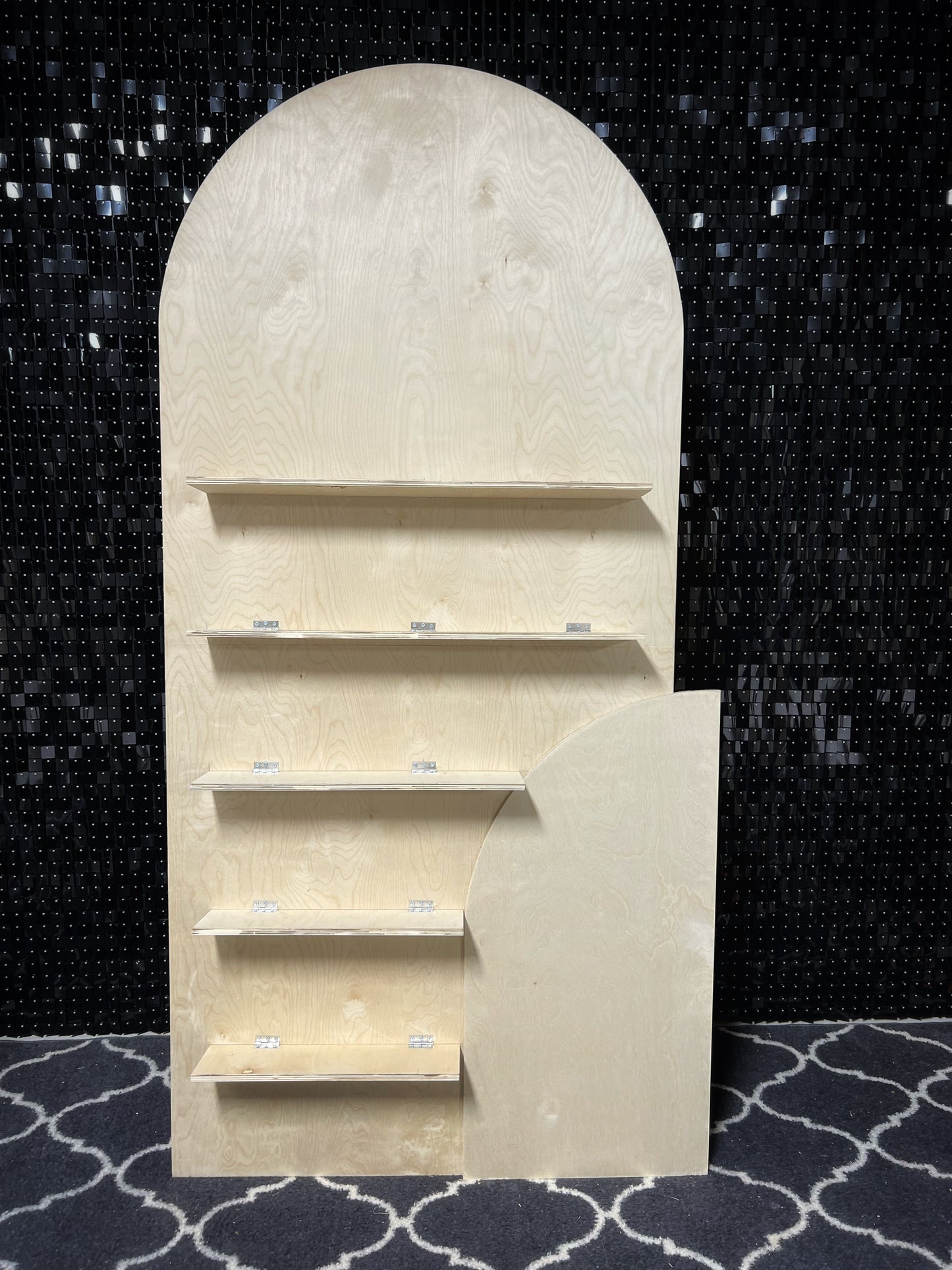 Treat Wall Arch with mini Chiara